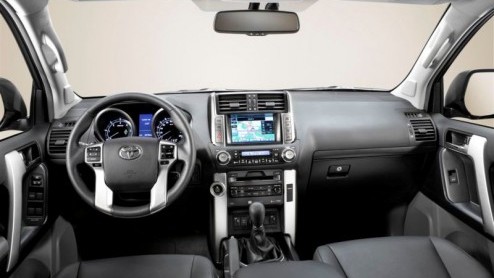 De Nederlandse Toyota dealers zijn gestart met de verkoop van de nieuwe Land Cruiser, die vanaf begin januari leverbaar zal zijn. Het nieuwe model is nog net zo serieus als zijn voorgangers, maar besc