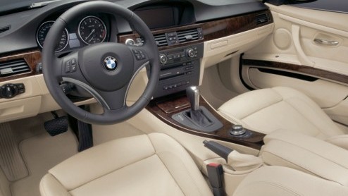 Met een BMW 335d Coup kun je een Porsche-rijder helemaal ziek maken. Want bij tussensprintjes moeten die alles uit de kast rijden om je bij te houden. Zelfs een 911 Turbo (drie keer de aanschafprijs