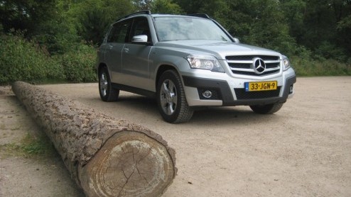 De nieuwe Mercedes-Benz GLK 220 CDI 4Matic versterkt als mini-Gelnde het aanbod in het nog steeds uitbreidende segment van de compacte SUV. Met een potente maar relatief zuinige viercilinder bi-turbo