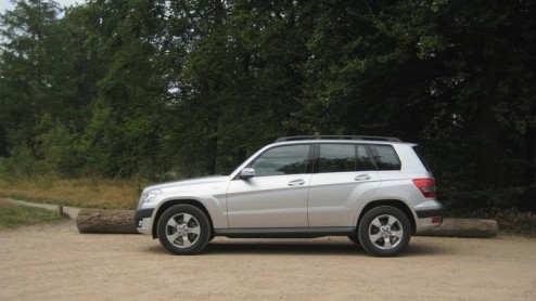 De nieuwe Mercedes-Benz GLK 220 CDI 4Matic versterkt als mini-Gelnde het aanbod in het nog steeds uitbreidende segment van de compacte SUV. Met een potente maar relatief zuinige viercilinder bi-turbo