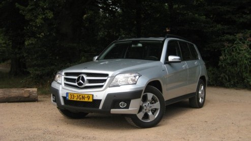 De nieuwe Mercedes-Benz GLK 220 CDI 4Matic versterkt als mini-Gelnde het aanbod in het nog steeds uitbreidende segment van de compacte SUV. Met een potente maar relatief zuinige viercilinder bi-turbo