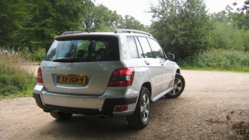 De nieuwe Mercedes-Benz GLK 220 CDI 4Matic versterkt als mini-Gelnde het aanbod in het nog steeds uitbreidende segment van de compacte SUV. Met een potente maar relatief zuinige viercilinder bi-turbo