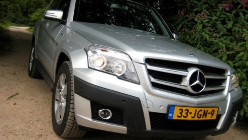 De nieuwe Mercedes-Benz GLK 220 CDI 4Matic versterkt als mini-Gelnde het aanbod in het nog steeds uitbreidende segment van de compacte SUV. Met een potente maar relatief zuinige viercilinder bi-turbo