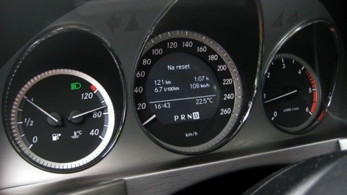 De nieuwe Mercedes-Benz GLK 220 CDI 4Matic versterkt als mini-Gelnde het aanbod in het nog steeds uitbreidende segment van de compacte SUV. Met een potente maar relatief zuinige viercilinder bi-turbo