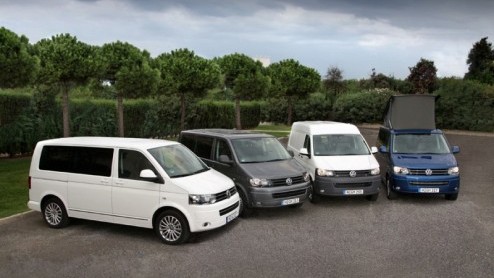 Na zes jaar en ruim n miljoen geproduceerde T5-exemplaren vond Volkswagen het hoog tijd om de Transporter te vernieuwen. Het betreft overigens een grondige facelift, geen volledig nieuw model. Een T