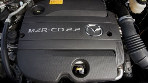 Mazdas vernieuwde CX-7 is Europeser dan ooit. Terwijl de eerste generatie met benzinedrinkende turbomotor vooral de Amerikanen wist te bekoren, wordt de facelift van de Japanner kracht bij gezet met