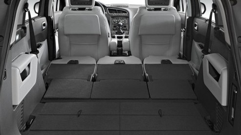 Peugeot maakt er geen geheim van dat de 5008 diverse componenten deelt met de Citron C4 Grand Picasso. Het exterieur lijkt welhaast n op n te zijn overgenomen. Ook technisch leunt ie sterk op zn