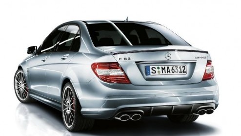 In de range van de Mercedes-Benz AMG-modellen heeft de C63 AMG de 'minste' spierballen. Met 457 pk onder de kap heeft de bestuurder natuurlijk niets te klagen, maar om liefhebbers van 'dat beetje extr