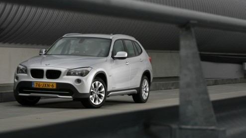 BMW komt de laatste tijd verrassend uit de hoek met nieuwe modellen. Met de excentrieke X6 nog altijd scherp op ons netvlies, en het recente startschot van de upper-class 5-GT laat het merk zien er ge