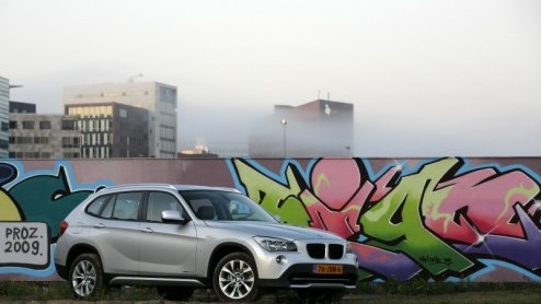 BMW komt de laatste tijd verrassend uit de hoek met nieuwe modellen. Met de excentrieke X6 nog altijd scherp op ons netvlies, en het recente startschot van de upper-class 5-GT laat het merk zien er ge