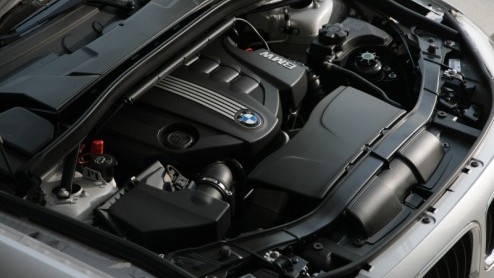 BMW komt de laatste tijd verrassend uit de hoek met nieuwe modellen. Met de excentrieke X6 nog altijd scherp op ons netvlies, en het recente startschot van de upper-class 5-GT laat het merk zien er ge