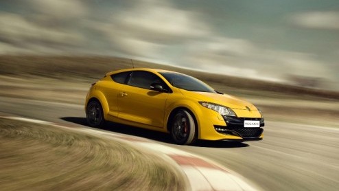 Het pk-spektakel in de compacte middenklasse heeft er weer een hot hatch bij: de Renault Megane RS. Deze staat nog dit jaar in de showroom en koppelt 250 turbopaarden en sportiviteit aan een vanafprij