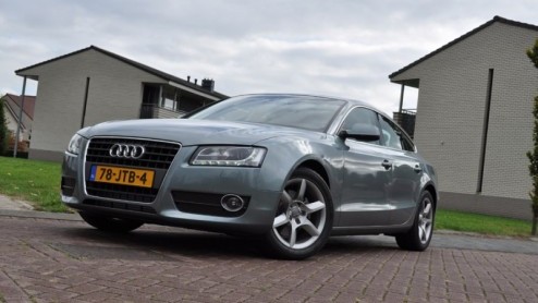 Audi houdt er een dubieuze filosofie op na met de aanduiding Sportback. Ze maken het ons en de consument niet gemakkelijk. In het geval van de A3 is de Sportback een halve station, terwijl de A5 Sport