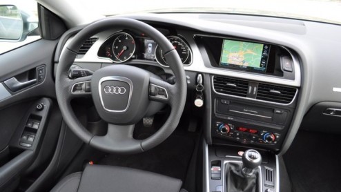 Audi houdt er een dubieuze filosofie op na met de aanduiding Sportback. Ze maken het ons en de consument niet gemakkelijk. In het geval van de A3 is de Sportback een halve station, terwijl de A5 Sport