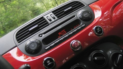 Stilstand is achteruitgang. Of toch niet? De Fiat 500 1.2 met Dualogic en Start&Stop boekt verbruikswinst bij elke stop, zonder er zelf iets voor te doen. Naast een lagere brandstofrekening levert dez