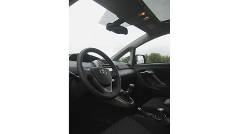 Zoek je bij Toyota een ruime gezinsauto, dan ben je aangewezen op de Avensis Wagon of de MPV Verso. De Verso werd in zijn vroege jaren aangeduid als Corolla Verso, maar omdat de Japanners de Yaris Ver