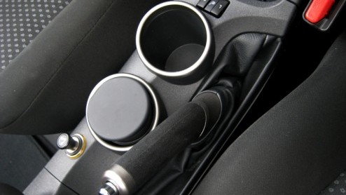 Zoek je bij Toyota een ruime gezinsauto, dan ben je aangewezen op de Avensis Wagon of de MPV Verso. De Verso werd in zijn vroege jaren aangeduid als Corolla Verso, maar omdat de Japanners de Yaris Ver