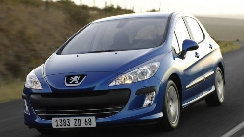 Peugeot wijzigt nog voor het einde van dit jaar het leveringsprogramma van de 308. Naast een nieuwe uitvoering 308 Signature worden ook enkele uitrustingswijzigingen doorgevoerd en twee actiepakketten