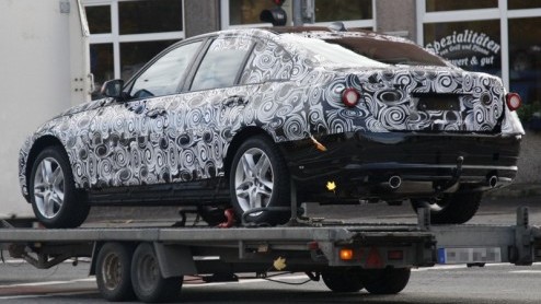 De BMW 3-serie mag dan wel recent een facelift achter de rug hebben, dat betekent niet dat BMW de populaire middenklasser heeft laten rusten. Inmiddels duiken de eerste prototypes van de nieuwe genera