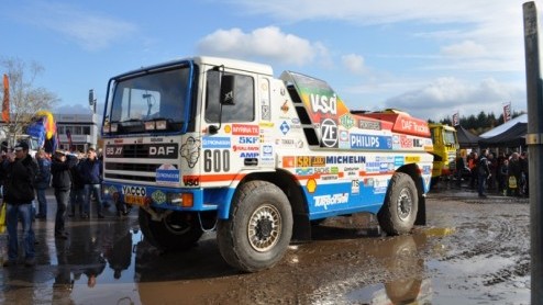 De Dakar Preproloog op het Eurocircuit in Valkenswaard stond dit jaar in het teken van de alom gerespecteerde Jan de Rooy, die op 66-jarige leeftijd een punt zet achter zijn rally-carrire. De financi