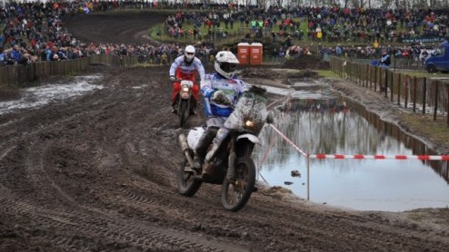 De Dakar Preproloog op het Eurocircuit in Valkenswaard stond dit jaar in het teken van de alom gerespecteerde Jan de Rooy, die op 66-jarige leeftijd een punt zet achter zijn rally-carrire. De financi
