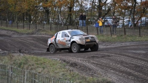 De Dakar Preproloog op het Eurocircuit in Valkenswaard stond dit jaar in het teken van de alom gerespecteerde Jan de Rooy, die op 66-jarige leeftijd een punt zet achter zijn rally-carrire. De financi