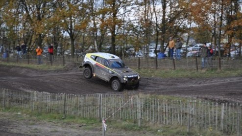 De Dakar Preproloog op het Eurocircuit in Valkenswaard stond dit jaar in het teken van de alom gerespecteerde Jan de Rooy, die op 66-jarige leeftijd een punt zet achter zijn rally-carrire. De financi