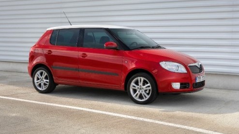 Voordat Sinterklaas en de Kerstman zullen uitpakken, trakteert Skoda ons op actiemodellen van de Fabia, de Tour en Tour Pro. De derde variant is de Fabia Drive, waartmee Skoda korte metten maakt met d