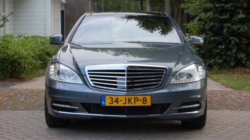 In een tijd dat het allemaal wat minder mag/moet, staan de topmanagers, captains of industry en directieleden flink onder druk. Ze schakelen noodgedwongen over op plan B, en stellen zich het realisere