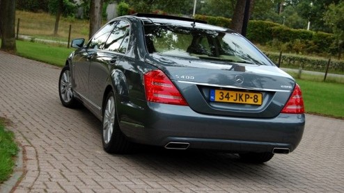 In een tijd dat het allemaal wat minder mag/moet, staan de topmanagers, captains of industry en directieleden flink onder druk. Ze schakelen noodgedwongen over op plan B, en stellen zich het realisere