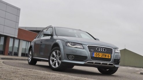 Audi heeft een jaar of wat geleden samen met Volvo een nieuw ras gecreerd, dat van de moddercombi. Met respectievelijk de A6 Allroad en XC70 kun je namelijk aardig uit de voeten op een blubberig za