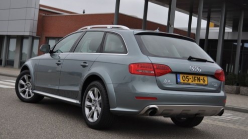 Audi heeft een jaar of wat geleden samen met Volvo een nieuw ras gecreerd, dat van de moddercombi. Met respectievelijk de A6 Allroad en XC70 kun je namelijk aardig uit de voeten op een blubberig za