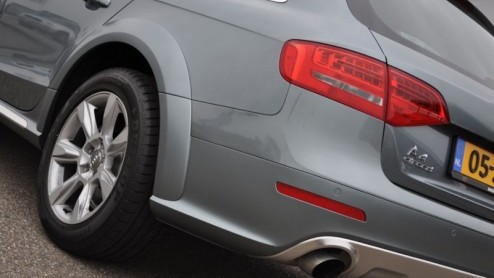Audi heeft een jaar of wat geleden samen met Volvo een nieuw ras gecreerd, dat van de moddercombi. Met respectievelijk de A6 Allroad en XC70 kun je namelijk aardig uit de voeten op een blubberig za