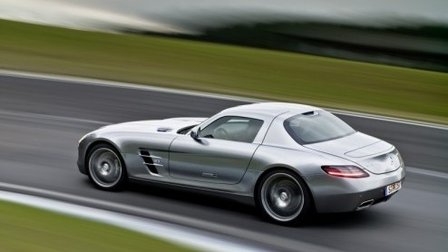 De nieuwe supersportwagen SLS AMG van Mercedes-Benz is vanaf nu te bestellen. Met een vanafprijskaartje van 242.976 euro blijft het uiteraard een fraai stuk techniek voor de happy few, helemaal omdat