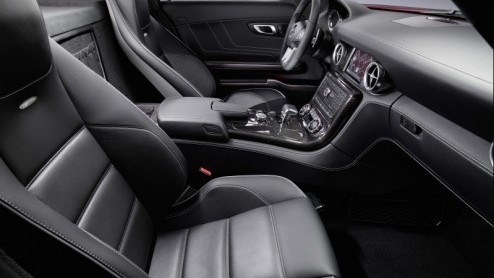 De nieuwe supersportwagen SLS AMG van Mercedes-Benz is vanaf nu te bestellen. Met een vanafprijskaartje van 242.976 euro blijft het uiteraard een fraai stuk techniek voor de happy few, helemaal omdat