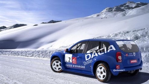 De crossover Dacia Duster mag dan nog niet officieel voorgesteld zijn, over de competitieversie doen de Roemenen graag een boekje open. Deze aangepaste variant is met de hulp van Renault klaargestoomd
