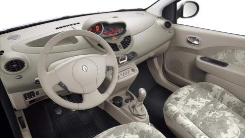 Omdat alle kleine beetjes helpen, heeft Renault nog eens op de 1.2 16V benzinemotor van de Renault Twingo gestudeerd. Door deze viercilinder verder fijn te slijpen zijn de Fransen erin geslaagd het br