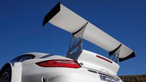 Porsche heeft de autosport hoog zitten. Na de 911 GT3 Cup introduceert het merk nog een raceauto voor het komende autosportseizoen: de 911 GT3 R. Deze snelheidsduivel is geschikt voor deelname aan rac