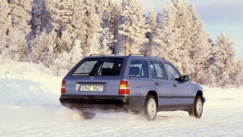Bij Mercedes-Benz is het tijd voor feest. De W124  de eerste serie waarin de aanduiding E-Klasse zijn intrede deed  viert deze maand zijn 25e levensjaar. Deze mijlpaal mag gezien zijn ijzersterke re