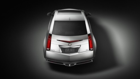 Het is zover. De langverwachte Cadillac CTS Coup ziet in het voorjaar van 2010 het levenslicht in eigen land. Na beelden van het studiemodel brengen de Amerikanen nu de productieversie in vol ornaat