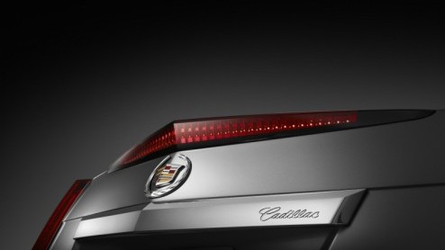 Het is zover. De langverwachte Cadillac CTS Coup ziet in het voorjaar van 2010 het levenslicht in eigen land. Na beelden van het studiemodel brengen de Amerikanen nu de productieversie in vol ornaat