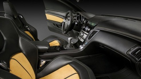 Het is zover. De langverwachte Cadillac CTS Coup ziet in het voorjaar van 2010 het levenslicht in eigen land. Na beelden van het studiemodel brengen de Amerikanen nu de productieversie in vol ornaat