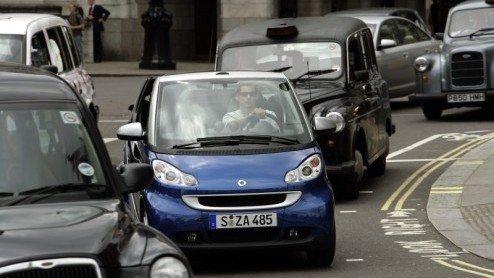 Het nieuwe Rijden is een hot issue. De ene na de andere zuinigheidsmarathon vliegt ons om de oren. In de ALD World MPG Marathon 2009 kon de smart cdi zijn spaarzame kracht bewijzen. De kleine tweezitt