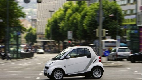 Het nieuwe Rijden is een hot issue. De ene na de andere zuinigheidsmarathon vliegt ons om de oren. In de ALD World MPG Marathon 2009 kon de smart cdi zijn spaarzame kracht bewijzen. De kleine tweezitt
