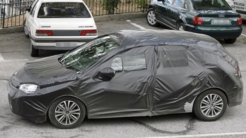 Wanneer de Fransen een nieuw model op de markt gaan brengen, houden ze dat zo lang mogelijk geheim. De prototypen gaan namelijk altijd gehuld in een camouflagepak van vuilniszakken de weg op. Zo ook