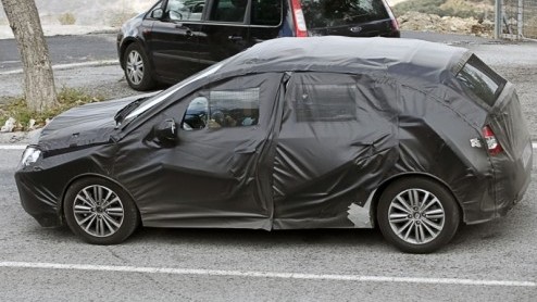 Wanneer de Fransen een nieuw model op de markt gaan brengen, houden ze dat zo lang mogelijk geheim. De prototypen gaan namelijk altijd gehuld in een camouflagepak van vuilniszakken de weg op. Zo ook