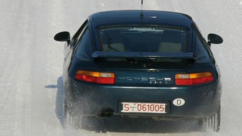 Porsche-rijders die kiezen voor winterbanden kunnen uiteraard bij hun Porsche Center terecht. Sinds kort heeft het merk ook voor de zogenaamde youngtimers en klassieke modellen speciaal goedgekeurd wi