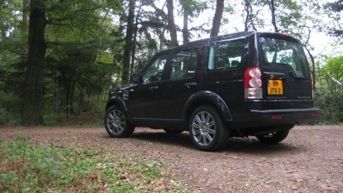 Golden retrievers, een bosrijke omgeving, paardentrailers en vrijbuiters, het zijn de voor de hand liggende elementen die onlosmakelijk worden verbonden met de Land Rover Discovery. De Britten hebben