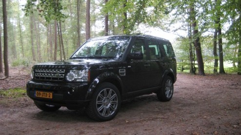 Golden retrievers, een bosrijke omgeving, paardentrailers en vrijbuiters, het zijn de voor de hand liggende elementen die onlosmakelijk worden verbonden met de Land Rover Discovery. De Britten hebben