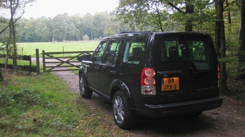 Golden retrievers, een bosrijke omgeving, paardentrailers en vrijbuiters, het zijn de voor de hand liggende elementen die onlosmakelijk worden verbonden met de Land Rover Discovery. De Britten hebben